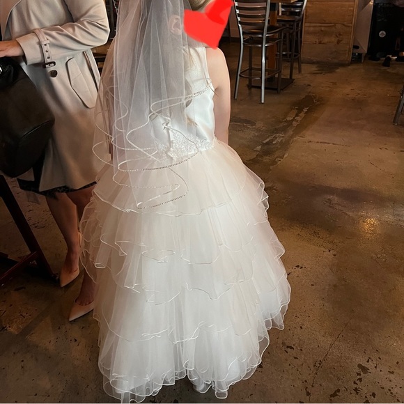 Communion or Flower Girl Dress (Off White) Girls Size 10 with veil and tiara - Picture 5 of 16